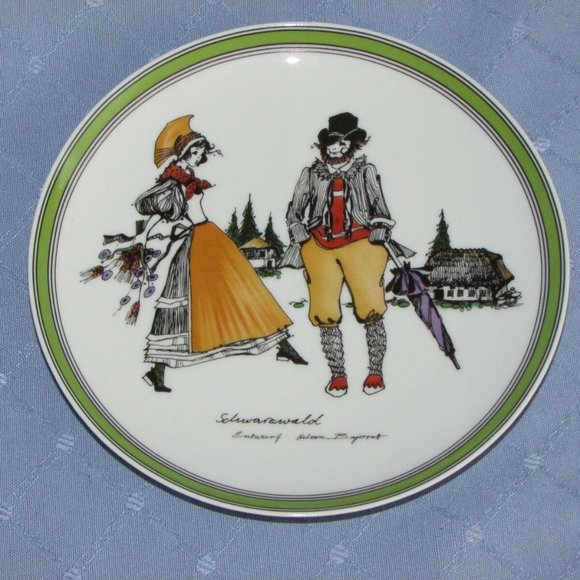 Collector Plate Black Forest Costumes HUTSCHENREUTHER Germany Vintage - Picture 3 of 7